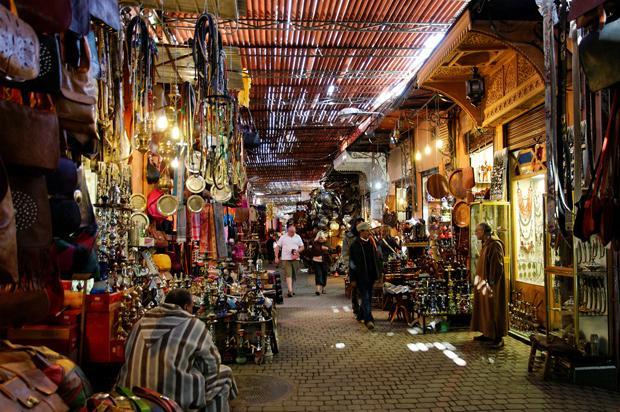 سوق سياحي تجاري